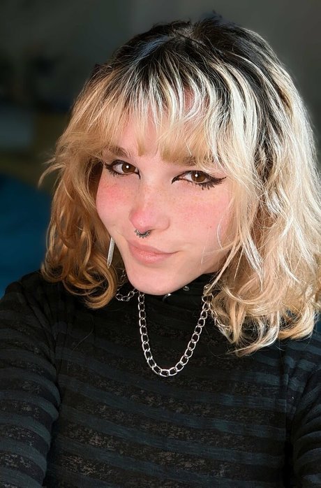 NeriiLune onlyfans topless