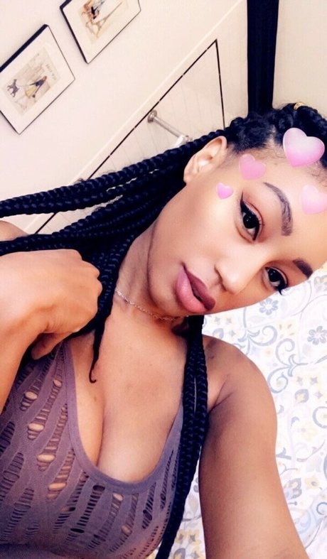 Nia Simone onlyfans lesk