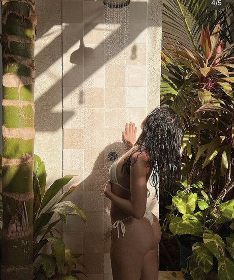 Alessya Farrugia onlyfans model