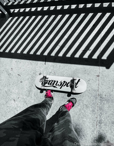 skaterrboi onlyfans strip tease