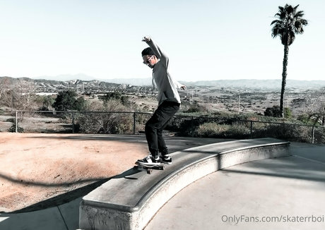 skaterrboi  still