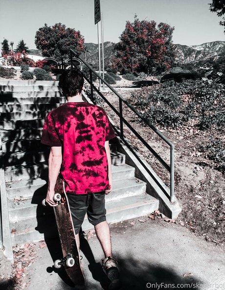 skaterrboi hot onlyfans