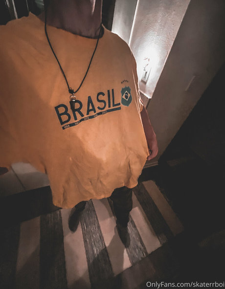 skaterrboi desnuda onlyfans