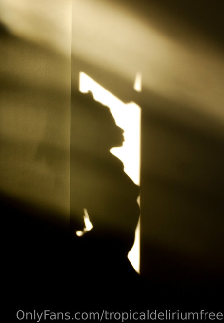 tropicaldeliriumfree onlyfans leak ass