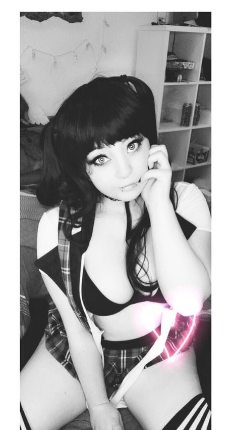 littlescarefox onlyfans star