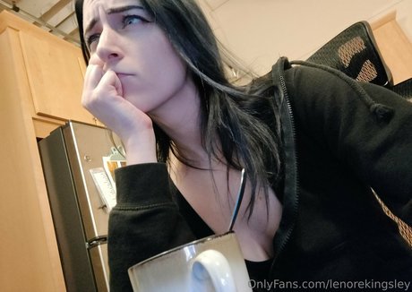 lenorekingsley onlyfans tits