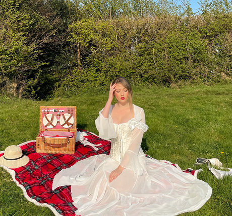 Amber Farndon onlyfans public photos