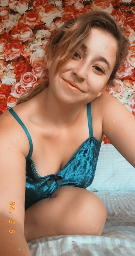 sarahtheslutfree onlyfans free