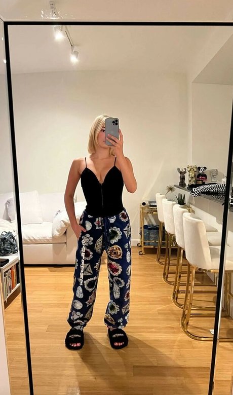 Sarah Snyder onlyfans topless