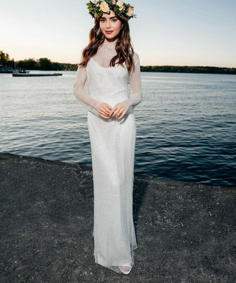 Lily Collins leaks only fans