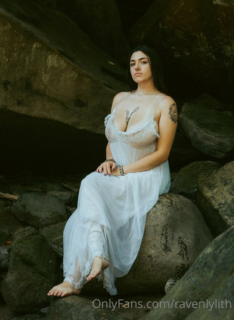 ravenlylith nude onlyfans leaks