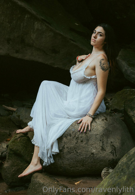 ravenlylith boobs onlyfans