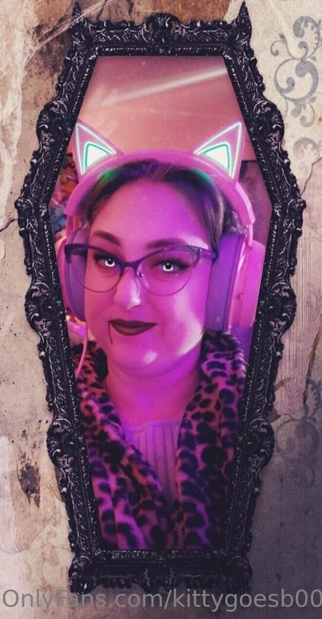 kittygoesb00m onlyfans picture