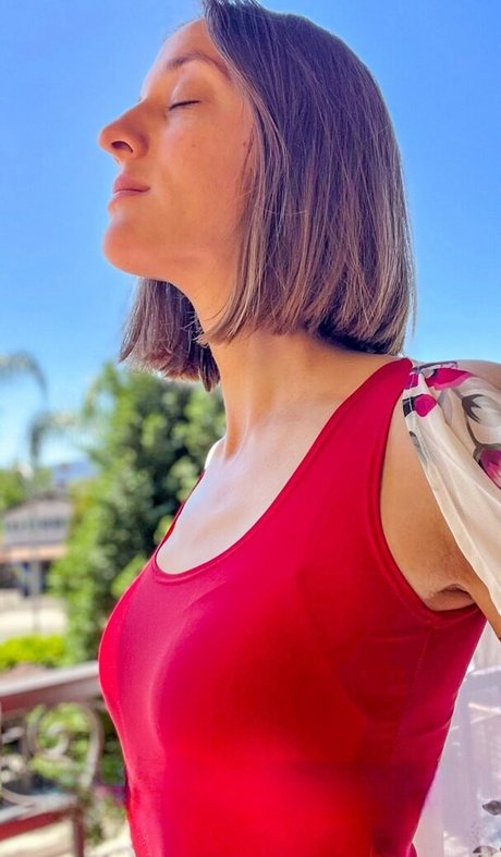 Ashley Victoria Robinson onlyfans posts