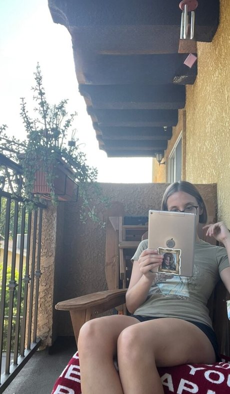 Ashley Victoria Robinson naked onlyfans leaks