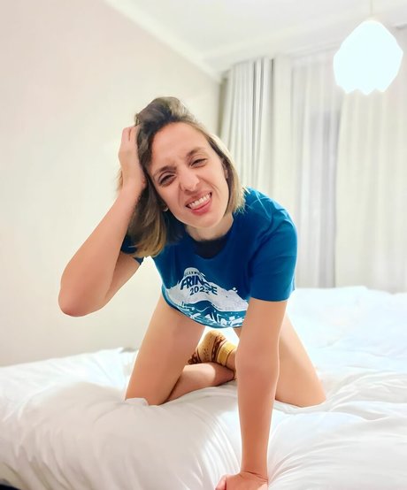 Ashley Victoria Robinson naked onlyfans pics