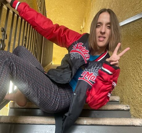 Ashley Victoria Robinson onlyfans photo