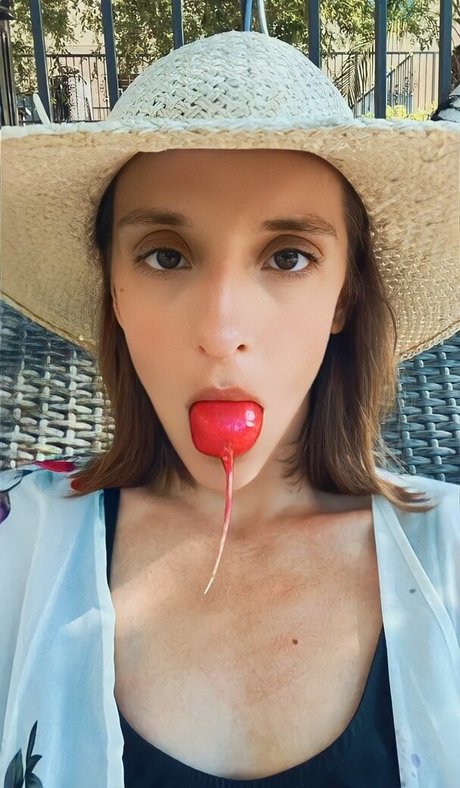 Ashley Victoria Robinson only fans nude leaks