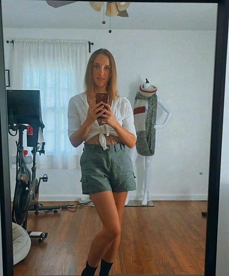 Ashley Victoria Robinson free onlyfans