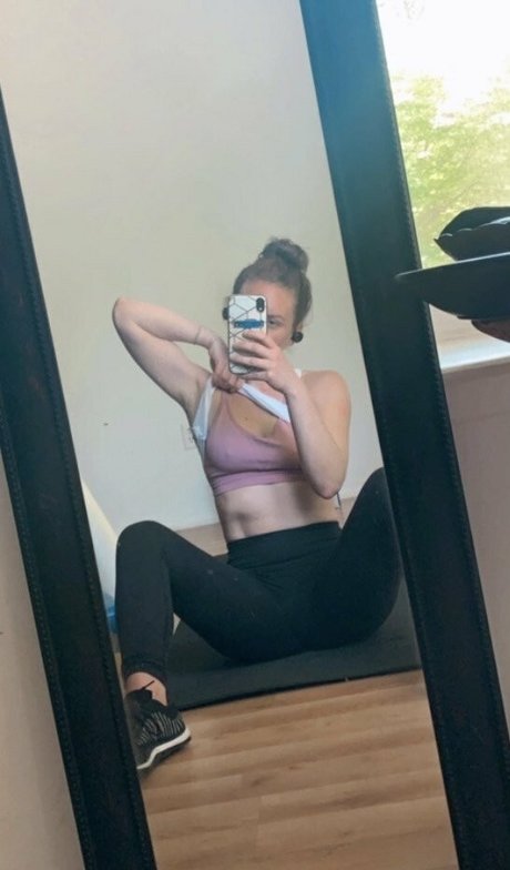 submissive gigi Profile image