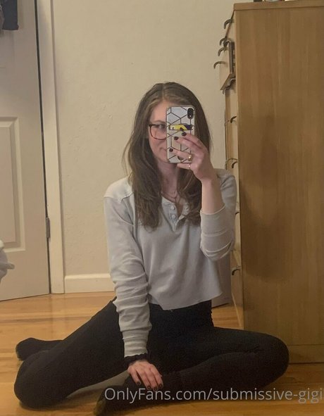 submissive gigi onlyfans public photos
