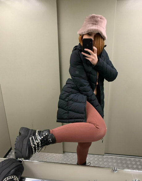 alice wood vip onlyfans striptease