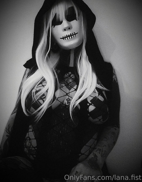 lana fist onlyfans leaked tits