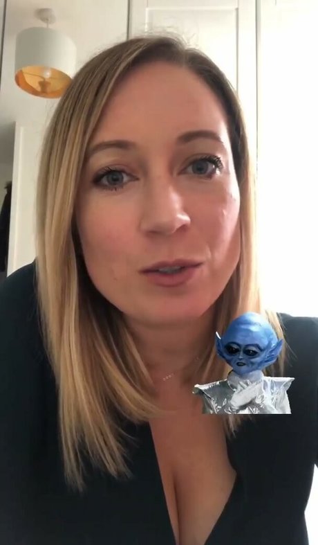 Sarah Cruddas onlyfans leakes