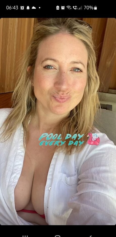 Sarah Cruddas onlyfans lean