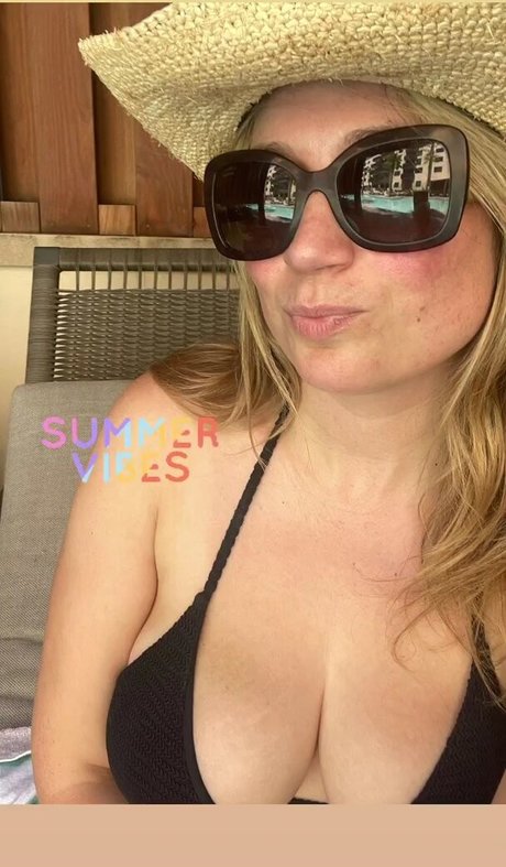 Sarah Cruddas on onlyfans