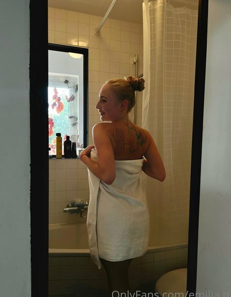 emilia tt nude only fans leaks