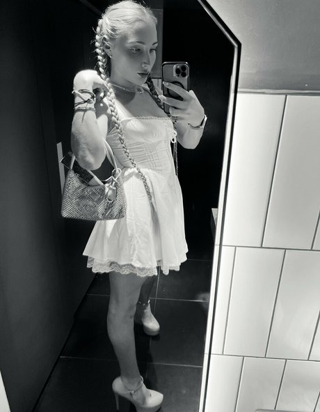 emilia tt boobs onlyfans