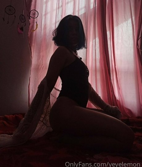 yeyelemon onlyfans topless