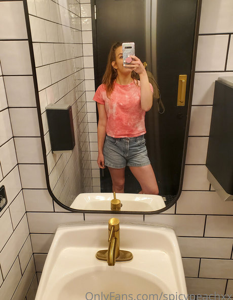 spicypeachxx onlyfans nude photos