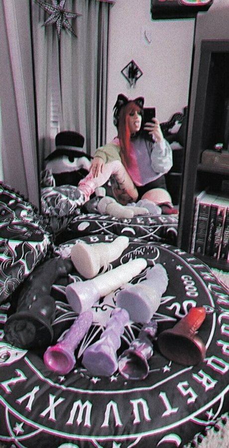 poppycarmine nude on onlyfans