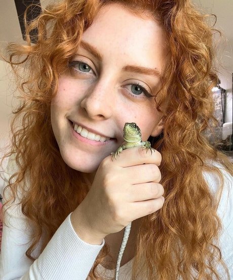 Octavia Marlowe strip onlyfans