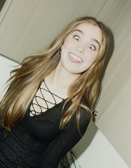 Haley Lu Richardson onlyfans model