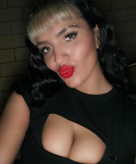 Steph De Lander onlyfans boobs