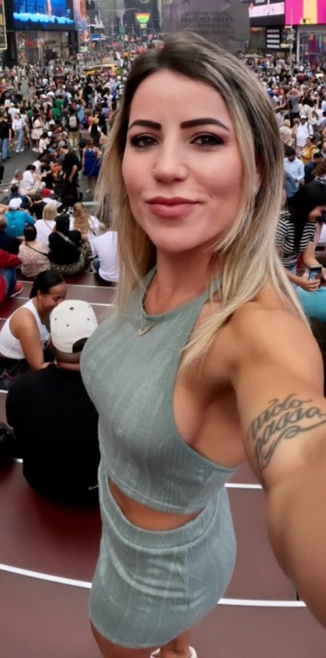 Leticia Bufoni naked only fans