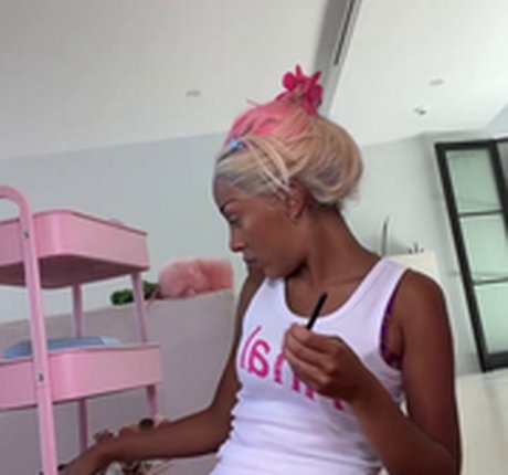 female midget onlyfans sexy pictures