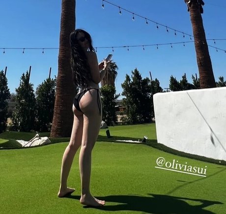 Olivia Sui onlyfans strip tease