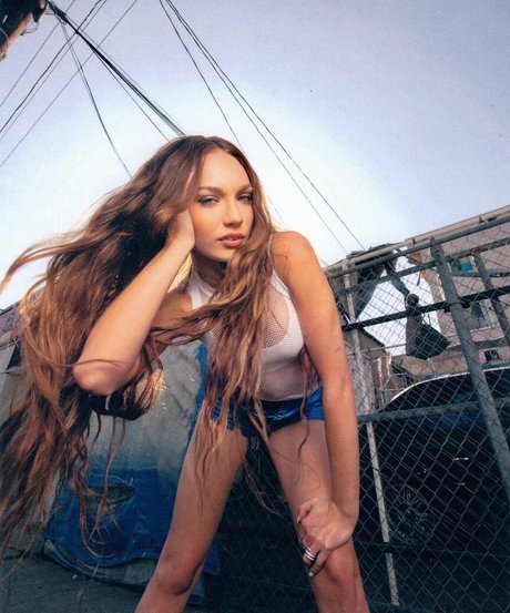 Maddie Ziegler onlyfans leaks.