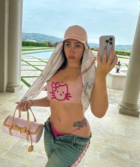Kali Uchis onlyfans leaks naked