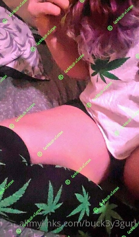 buck3y3gurl onlyfans strip