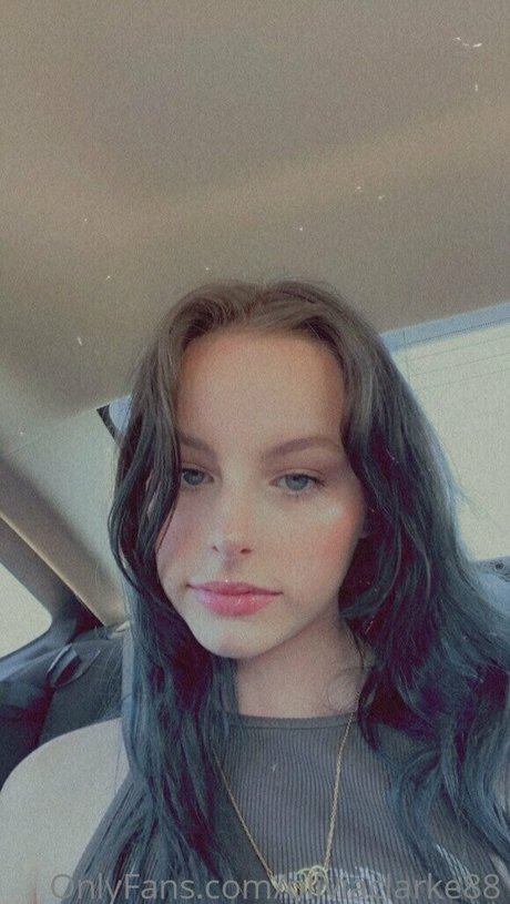 oliviaclarke88 onlyfans naked