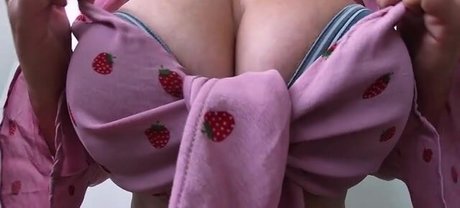 Mila Volker desnuda onlyfans