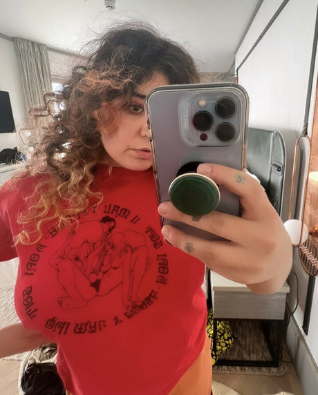 Remi Wolf porn onlyfans