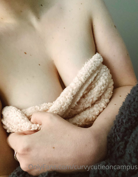 curvycutieoncampus naked onlyfans