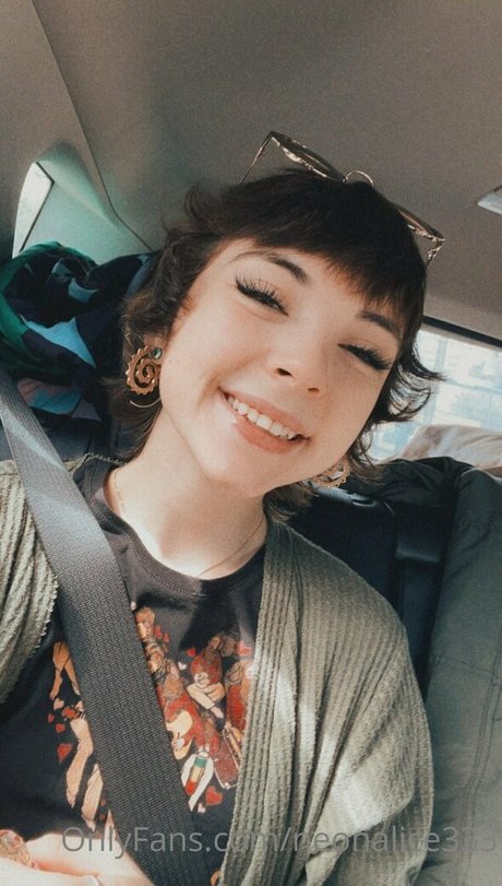 neonalice333 naked only fans