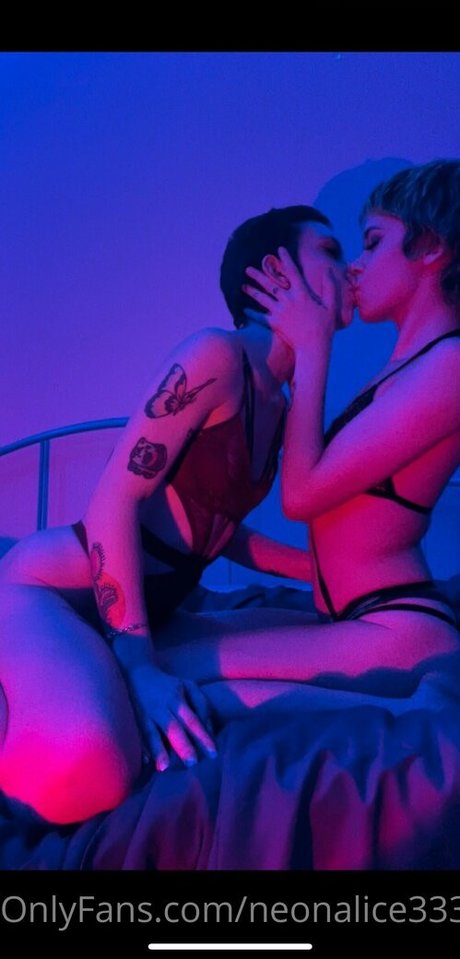 neonalice333 onlyfans naked